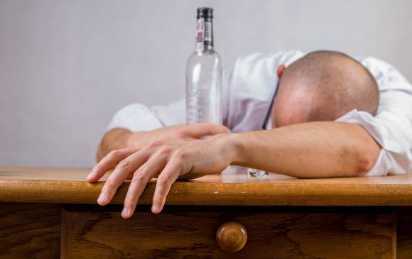 El uso nocivo del alcohol es uno de los principales factores de riesgo para la salud de la población en todo el mund. Foto: PIxabay