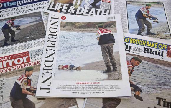 La foto del cuerpo sin vida del niño sirio-kurdo de tres años Aylan Kurdi en una playa turca ha logrado lo que no habían conseguido las casi 3.000 muertes de inmigrantes y refugiados en el Mediterráneo. FOTO AFP