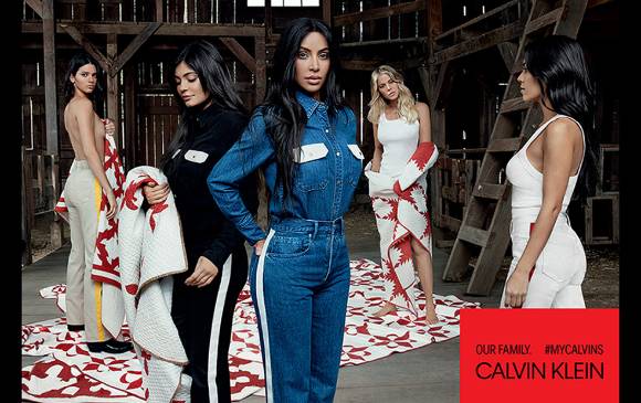 Las rarezas de la foto de las Kardashian posando para Calvin Klein