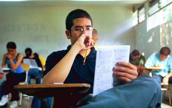 Más de 640 mil estudiantes presentaron hoy las Pruebas Saber 11