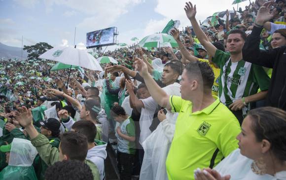 La gente acudió al Atanasio como si se tratara de un partido. Gratitud total. Fotos Edwin Bustamante