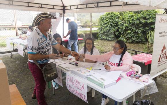 En Antioquia 51.280 productores cafeteros estaban habilitados para participar en el proceso democrático que se realizó ayer en 94 municipios, como Barbosa (en la foto). FOTO carlos Velásquez