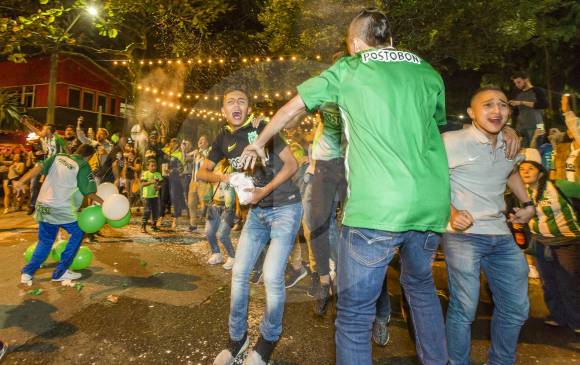 La celebración de la hinchada se extendió por toda la ciudad. Y apenas empieza.