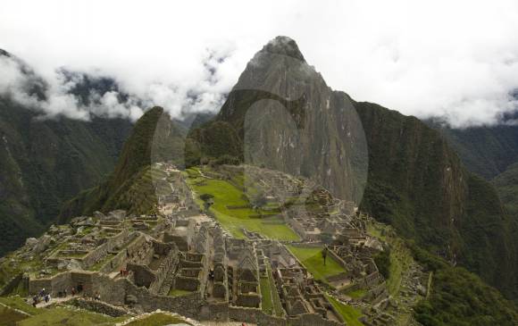 Los estudios concluyen que una primera oleada de humanos se desplegó por la costa del Pacífico del continente, en el territorio que hoy en día ocupan países como Perú, Chile y Ecuador. En la imagen Machu Pichu en Perú. FOTO Archivo