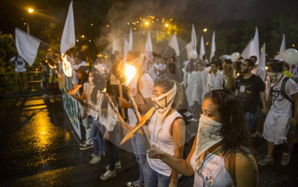 Muchos símbolos se vieron en la marcha por la paz en Medellín. FOTO Esteban Vanegas Muchos símbolos se vieron en la marcha por la paz en Medellín. FOTO Esteban Vanegas