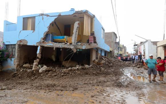 Fotografía que muestra una vivienda destruida por un deslizamiento de tierra en el distrito de Aplao, en la región surandina de Arequipa (Perú). El presidente de Perú. Foto: EFE Fotografía que muestra una vivienda destruida por un deslizamiento de tierra en el distrito de Aplao, en la región surandina de Arequipa (Perú). El presidente de Perú. Foto: EFE