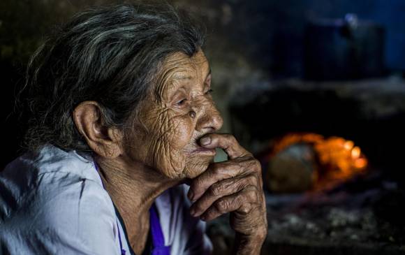 A sus 90 años, Maria Froilana cocina y cuida del único hijo que le queda vivo. FOTOS JULIO CÉSAR HERRERA A sus 90 años, Maria Froilana cocina y cuida del único hijo que le queda vivo. FOTOS JULIO CÉSAR HERRERA