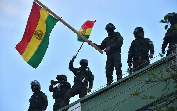 Policía de Bolivia se amotina en tres ciudades contra Evo Morales Policía de Bolivia se amotina en tres ciudades contra Evo Morales