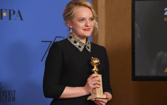 Elisabeth Moss fue la Mejor Actriz dramática en una serie por THe Handmaid’s Tale. FOTO AFP Elisabeth Moss fue la Mejor Actriz dramática en una serie por THe Handmaid’s Tale. FOTO AFP