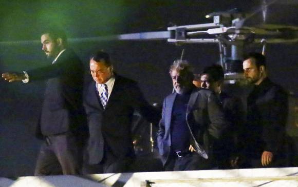 Lula llegando a Curitiba. FOTO AFP Lula llegando a Curitiba. FOTO AFP