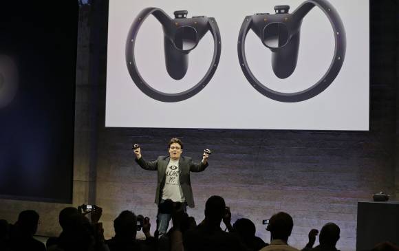 Oculus VR lanzará al mercado sus gafas de realidad virtual Oculus Rift el primer trimestre del año que viene que funcionará inicialmente con un mando de Xbox One y contará con una oferta mínima de ocho juegos. FOTO AP Oculus VR lanzará al mercado sus gafas de realidad virtual Oculus Rift el primer trimestre del año que viene que funcionará inicialmente con un mando de Xbox One y contará con una oferta mínima de ocho juegos. FOTO AP