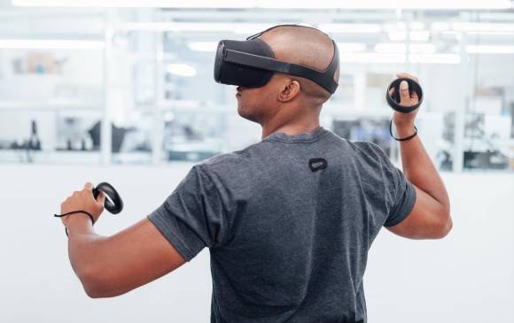 Oculus Go utiliza cámaras, sensores y software para seguir movimientos que se reproducen en mundos virtuales producidos en el casco. FOTO Facebook.com/oculusvr Oculus Go utiliza cámaras, sensores y software para seguir movimientos que se reproducen en mundos virtuales producidos en el casco. FOTO Facebook.com/oculusvr