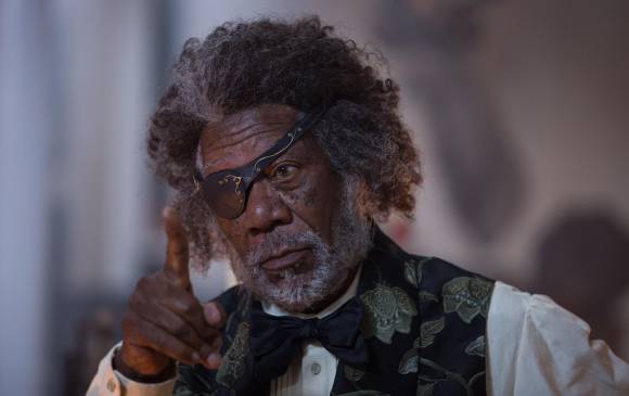 Morgan Freeman hace el papel de Drosselmeyer. Un parche de pirata y el pelo alborotado. FOTO Cortesía Laurie Sparham/Disney Enterprises Morgan Freeman hace el papel de Drosselmeyer. Un parche de pirata y el pelo alborotado. FOTO Cortesía Laurie Sparham/Disney Enterprises