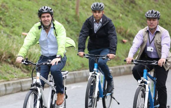 El alcalde de Medellín Federico Gutiérrez llegó a su despacho en la Alpujarra en bicicleta. FOTO ALCALDÍA DE MEDELLÍN El alcalde de Medellín Federico Gutiérrez llegó a su despacho en la Alpujarra en bicicleta. FOTO ALCALDÍA DE MEDELLÍN