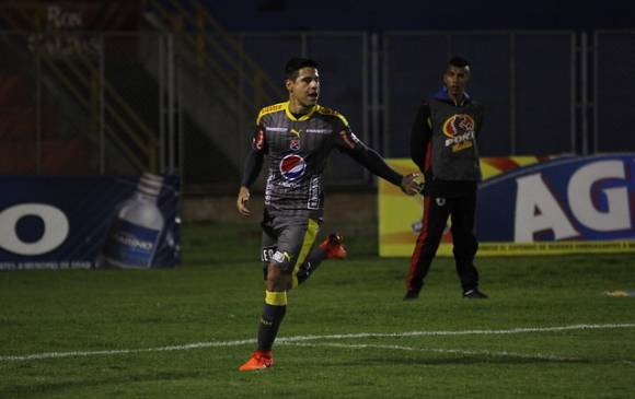 Mauricio Molina celebra el gol del empate parcial en el estadio la Libertad. FOTO COLPRENSA Mauricio Molina celebra el gol del empate parcial en el estadio la Libertad. FOTO COLPRENSA