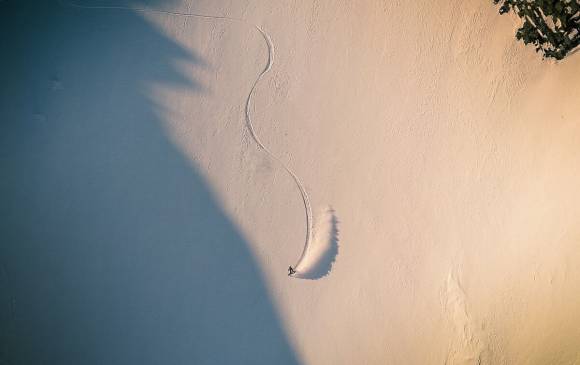 La imagen de este deportista en la cadena montañosa Chugach en Alaska, logró el tercer lugar en la categoría deportes. FOTO Cortesía Tj Balon y Dronestagram. La imagen de este deportista en la cadena montañosa Chugach en Alaska, logró el tercer lugar en la categoría deportes. FOTO Cortesía Tj Balon y Dronestagram.