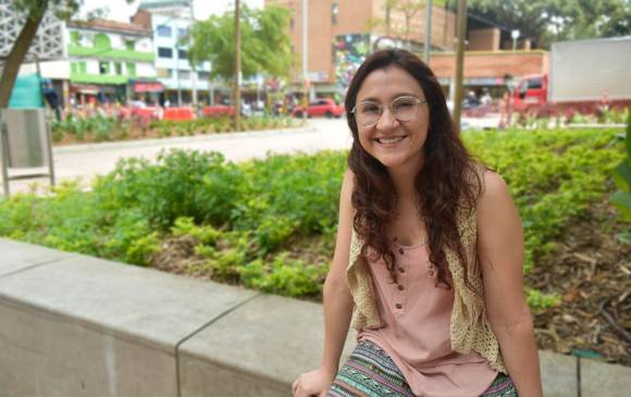 Diana Carolina Pérez trabaja como abogada en EDU. Su ingreso este año a la institución coincidió con la colocación de una prótesis en su pierna. EDU la apoyó en su proceso de adaptación física e incluso facilitó su trabajo en obras de construcción. Diana Carolina Pérez trabaja como abogada en EDU. Su ingreso este año a la institución coincidió con la colocación de una prótesis en su pierna. EDU la apoyó en su proceso de adaptación física e incluso facilitó su trabajo en obras de construcción.
