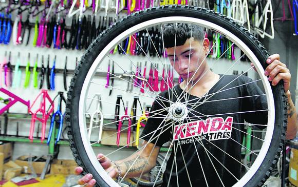 Según la Cámara de Comercio de Medellín, en el Valle de Aburrá hay once empresas dedicadas a la fabricación bicicletas y sillas de ruedas. FOTO DONALDO ZULUAGA