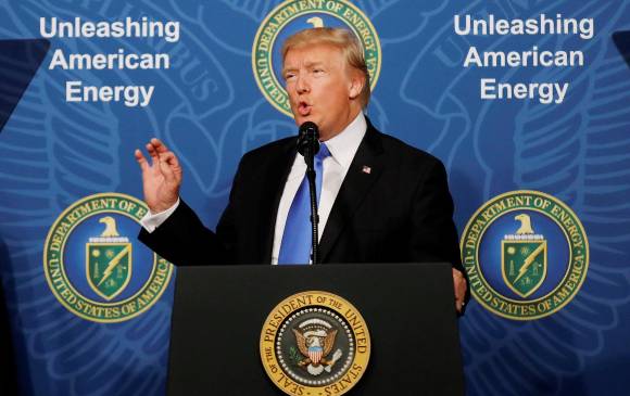 Trump carga contra la OPEP por mantener los precios