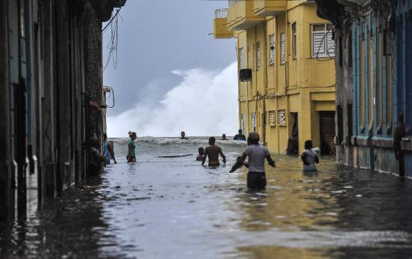 El huracán dejó a Cuba con “severas” inundaciones costeras por todo el litoral norte del occidente. Esta foto es de La Habana.