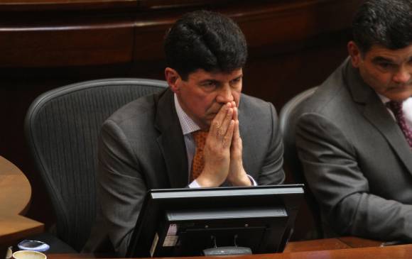Procuraduría suspendió por tres meses a Saúl Cruz