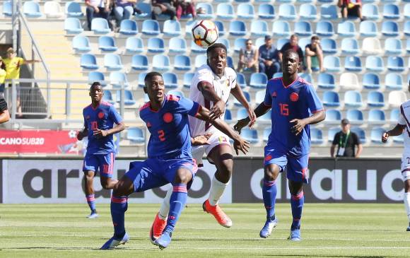 Yeison Tolosa (10), Carlos Cuesta (2) y Gustavo Carvajal, en el encuentro frente a Venezuela. El objetivo de clasificar al Mundial de Polonia está vivo para los colombianos. FOTO EFE