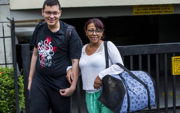 Camilo Ernesto Gutiérrez y Maria Sonia Londoño, vecinos evacuados por la detonación de Bernavento. FOTO JAIME PÉREZ Camilo Ernesto Gutiérrez y Maria Sonia Londoño, vecinos evacuados por la detonación de Bernavento. FOTO JAIME PÉREZ