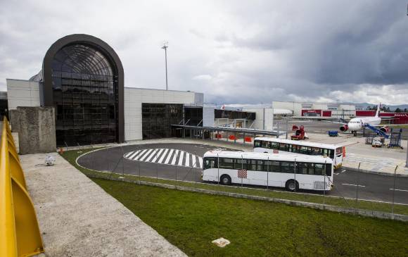 Los buses te comunican hasta los vuelos. FOTO JAIME PÉREZ Los buses te comunican hasta los vuelos. FOTO JAIME PÉREZ