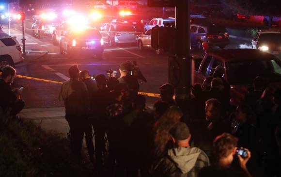 Tiroteo en California deja al menos doce muertos y varios heridos Tiroteo en California deja al menos doce muertos y varios heridos