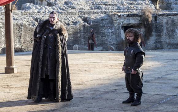 Tyrion Lannister, al lado de Jon Snow en la famosa reunión en King’s landing. FOTO Cortesía HBO Tyrion Lannister, al lado de Jon Snow en la famosa reunión en King’s landing. FOTO Cortesía HBO