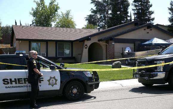 La vivienda de Joseph James DeAngelo Jr., señalado de ser el Asesino de Golden State fue registrada por las autoridades. FOTO: AFP La vivienda de Joseph James DeAngelo Jr., señalado de ser el Asesino de Golden State fue registrada por las autoridades. FOTO: AFP
