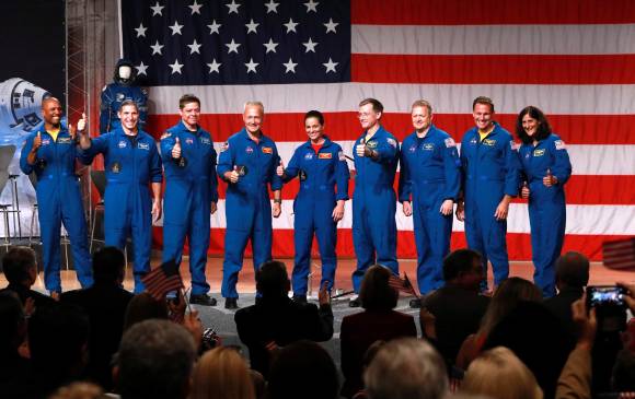 Los astronautas asignados a la tripulación de las primeras pruebas de vuelo y misiones del Boeing CST-100 Starliner y SpaceX Crew Dragon