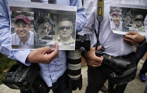 El secuestro y posterior asesinato de los tres periodistas ecuatorianos generó el rechazo unánime por parte de la prensa internacional