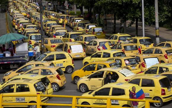 Así se vio la protesta de taxistas en Medellín en mayo de este año. FOTO JULIO CÉSAR HERRERA Así se vio la protesta de taxistas en Medellín en mayo de este año. FOTO JULIO CÉSAR HERRERA