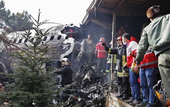 Un Boeing con 10 personas a bordo se estrella en Irán Un Boeing con 10 personas a bordo se estrella en Irán