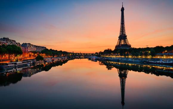 También como la Ciudad de la Luz –la Ville lumière–, es uno de los destinos turístico más populares del mundo, recibe 42 millones de visitantes por año. FOTO: Shutterstock También como la Ciudad de la Luz –la Ville lumière–, es uno de los destinos turístico más populares del mundo, recibe 42 millones de visitantes por año. FOTO: Shutterstock