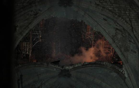 Lo que quedó de la Catedral de Notre Dame. FOTO: EFE Lo que quedó de la Catedral de Notre Dame. FOTO: EFE