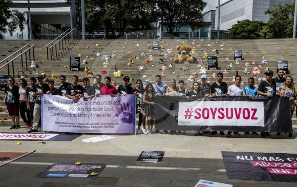 Durante el evento, se realizó un acto simbólico con juguetes, que representaban algunas de los casos de niños abusados. FOTO JAIME PÉREZ Durante el evento, se realizó un acto simbólico con juguetes, que representaban algunas de los casos de niños abusados. FOTO JAIME PÉREZ
