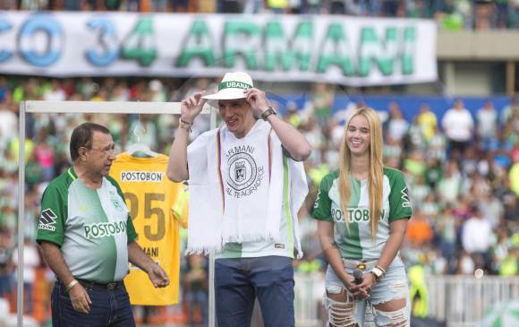 Ubanal y sus barras adscritas también se hicieron presentes en el homenaje. Poncho y sombrero.