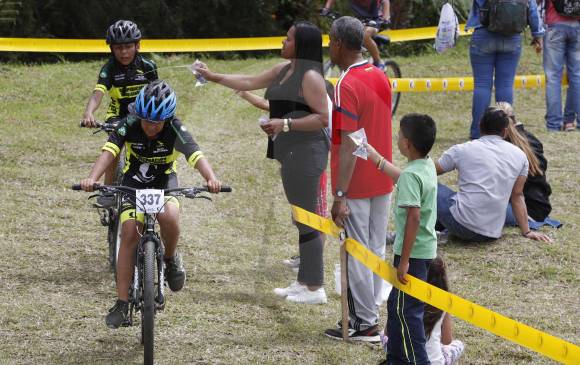 En el cross country, la familia apoyó a sus seres queridos.