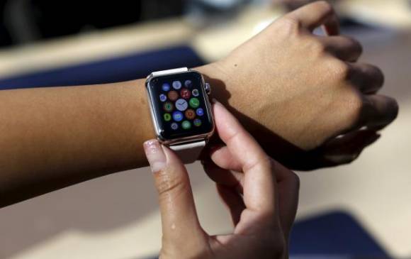 Este servicio adicional de Line para el Apple Watch estará disponible en nueve idiomas. FOTO Reuters