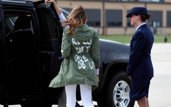 En la chaqueta se leía el mensaje “Realmente no me importa, ¿a ti?”. FOTO REUTERS En la chaqueta se leía el mensaje “Realmente no me importa, ¿a ti?”. FOTO REUTERS