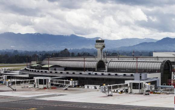 Así se ve el nuevo muelle internacional desde afuera, tiene para estacionar 23 aviones. FOTO JAIME PÉREZ Así se ve el nuevo muelle internacional desde afuera, tiene para estacionar 23 aviones. FOTO JAIME PÉREZ