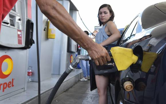 Como más echar gasolina al coche por la gasolina sobre la gasolinera