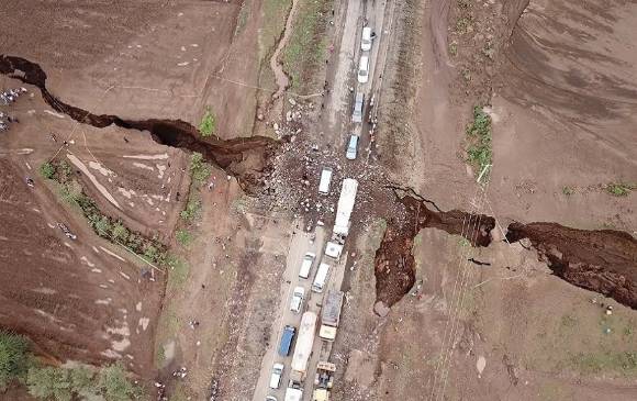 La grieta que se formó en el Great Rift en Kenya hace dos semanas. Foto tomada de Daily Nation