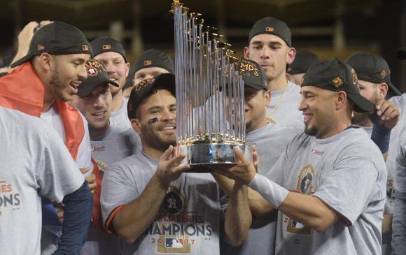 El venezolano José Altuve (2da base) celebra el título junto a sus compañeros de escuadra. FOTO REUTERS El venezolano José Altuve (2da base) celebra el título junto a sus compañeros de escuadra. FOTO REUTERS