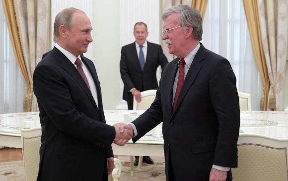 Anuncian reunión de Trump y Putin