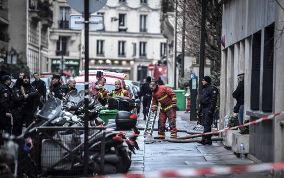 Rumor que corría en la zona sobre que el fuego había empezado debido a una disputa entre vecinos. FOTO AFP Rumor que corría en la zona sobre que el fuego había empezado debido a una disputa entre vecinos. FOTO AFP