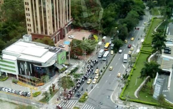 Cabalgata en la intersecciÃ³n avenida El Poblado con la loma de Los Parra. FOTO CORTESÃA GUARDIANES ANTIOQUIA
