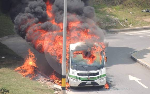 alimentadores loma de los bernal bus alimentador del metro fue incinerado en loma de los bernal alimentadores loma de los bernal bus alimentador del metro fue incinerado en loma de los bernal